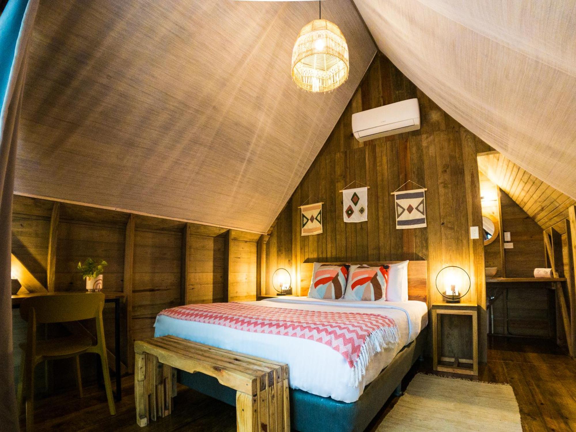Socialtel Red Frog 3* Bocas del Toro