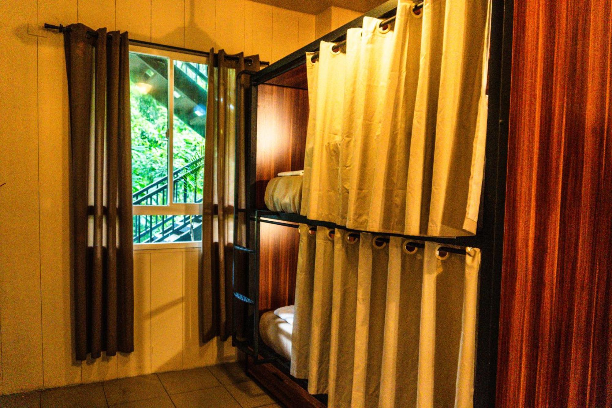 Socialtel Red Frog Hotel